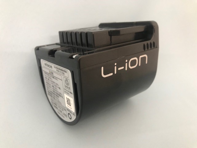 日立　バッテリー　銘板