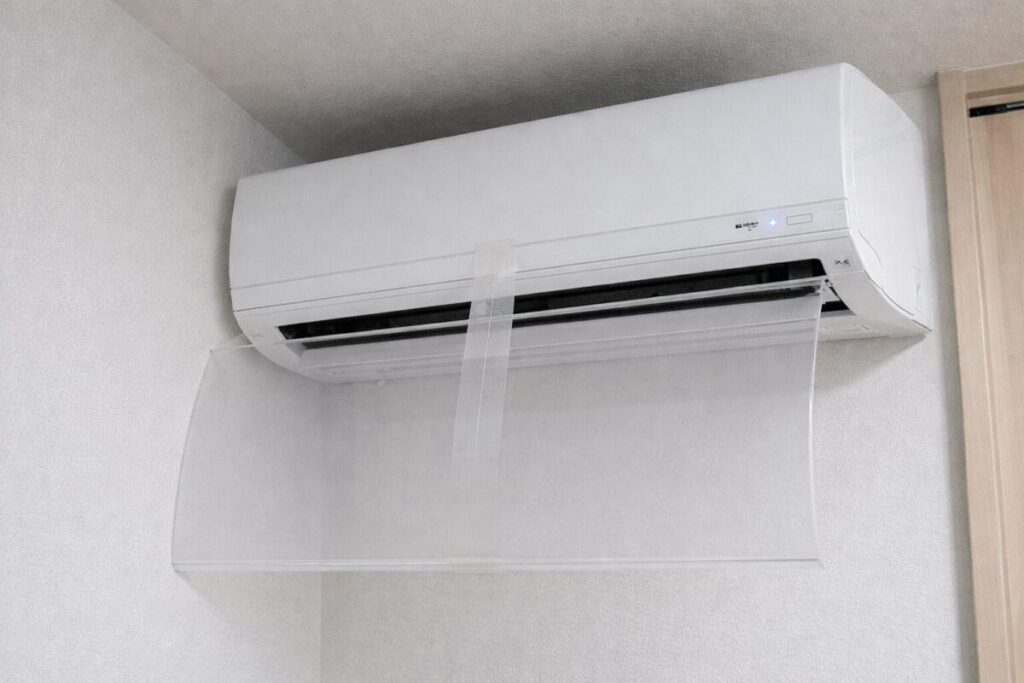 クリアファイルでエアコン風よけを自作する方法